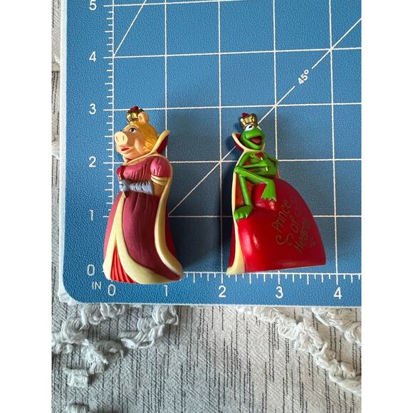Miss Piggy Kermit Merry Miniature Figures Hallmark Muppets Queen of Hearts 1980s - Picture 4 of 4